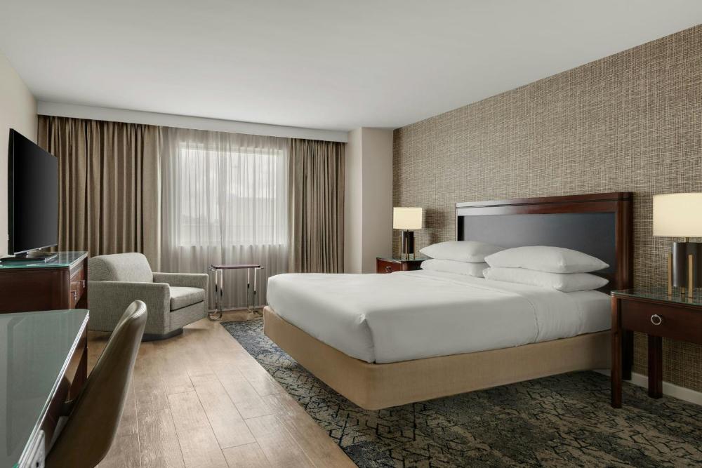 Guest Room, 1 King interior
